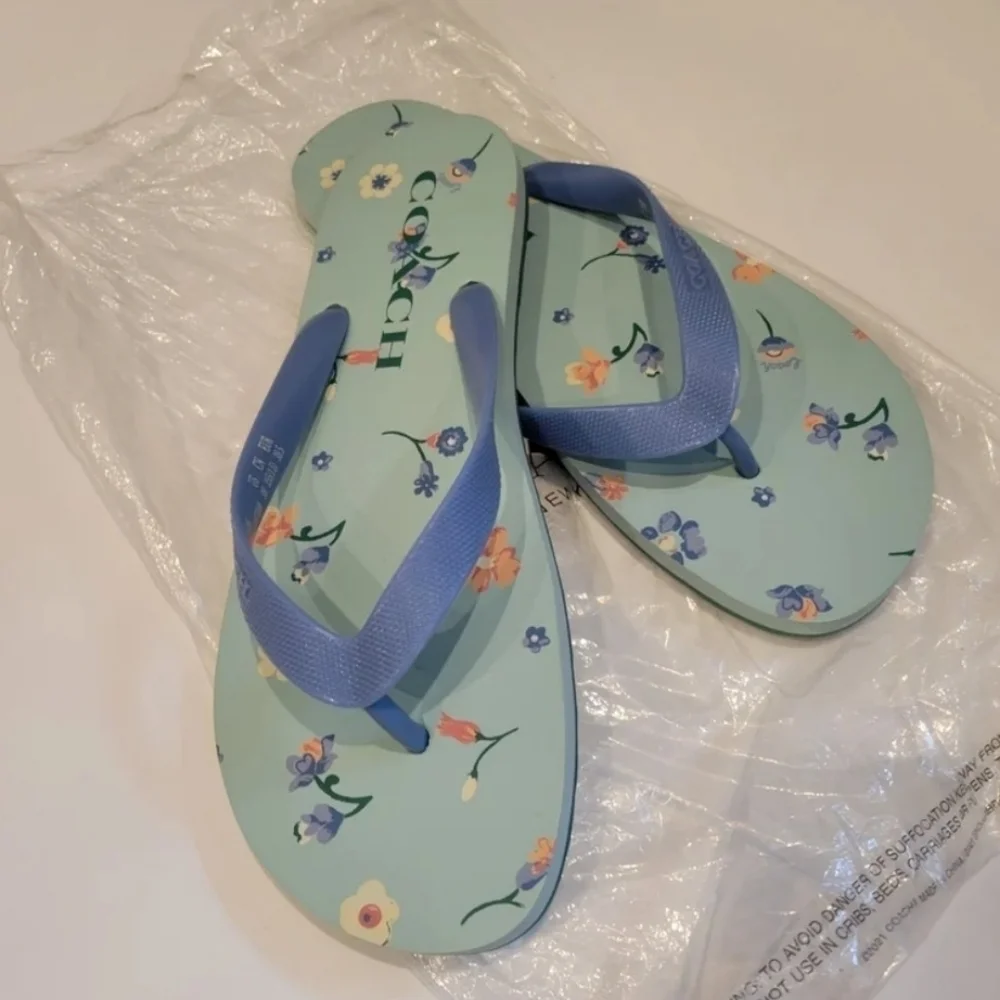 Coach NWOT  Zak Floral Flip-flops sandals.